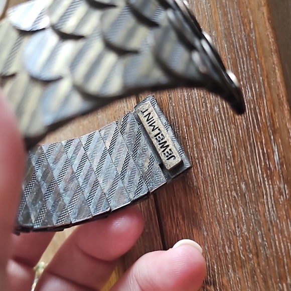 Jewelmint Gold Swan Bracelet, Rare, Discontinued - Picture 2 of 4